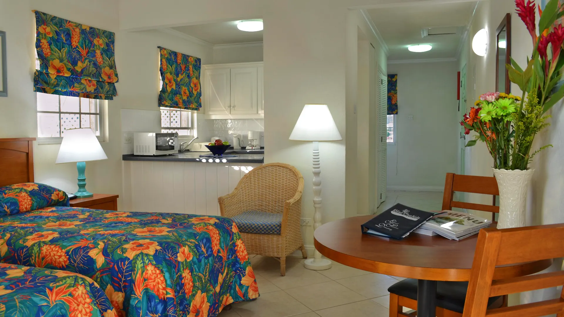 Blue Orchids Beach Hotel بريدج تاون 3*, بريدج تاون